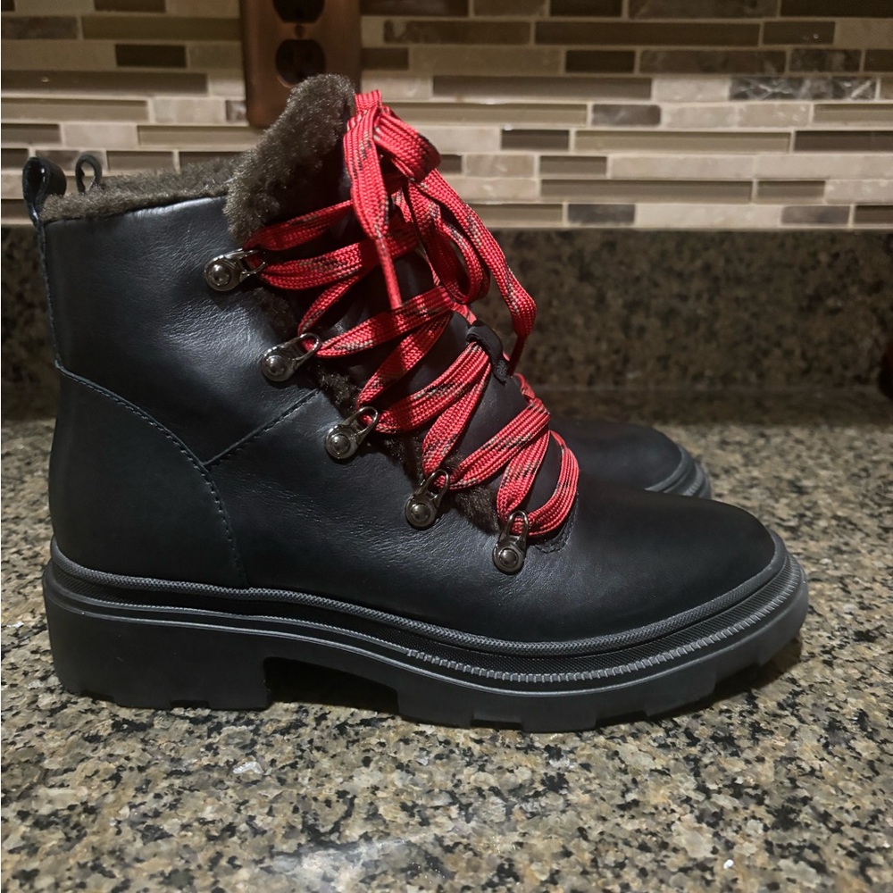 Naturalizer black leather ankle boots